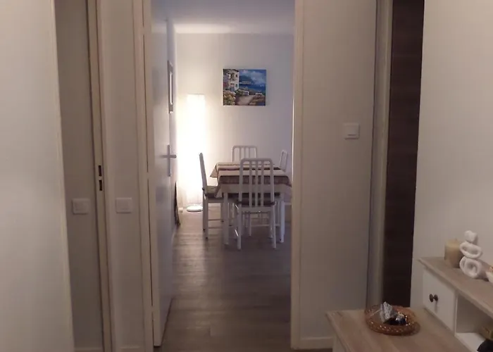 - D'automne: Agreable T3 Pour 4 Avec Balcon, Parking Et Proche - Fr-1-420-30 *