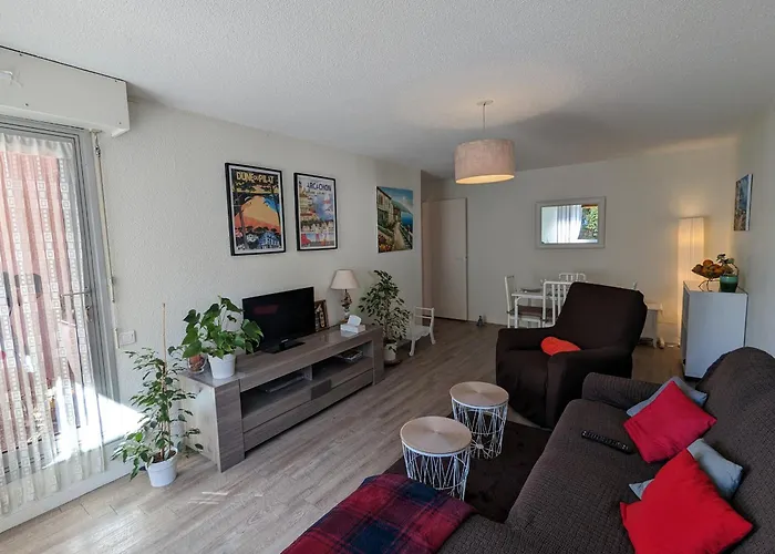 - D'automne: Agreable T3 Pour 4 Avec Balcon, Parking Et Proche - Fr-1-420-30 Arcachon