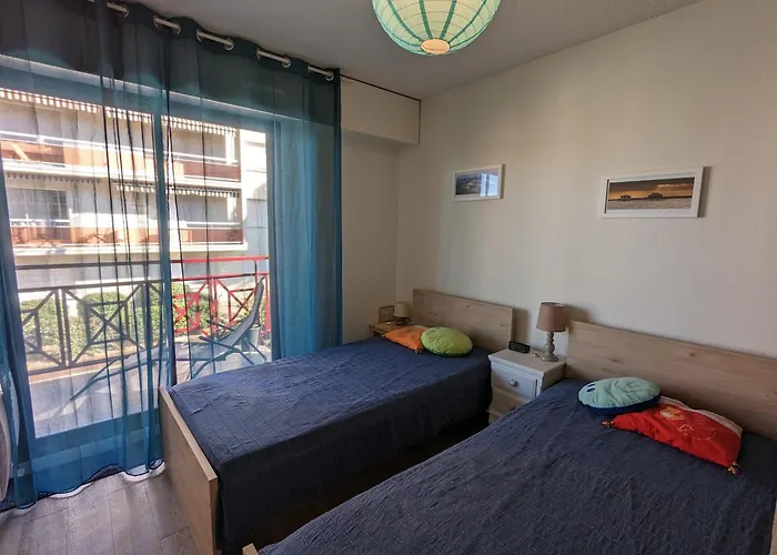 - D'automne: Agreable T3 Pour 4 Avec Balcon, Parking Et Proche - Fr-1-420-30