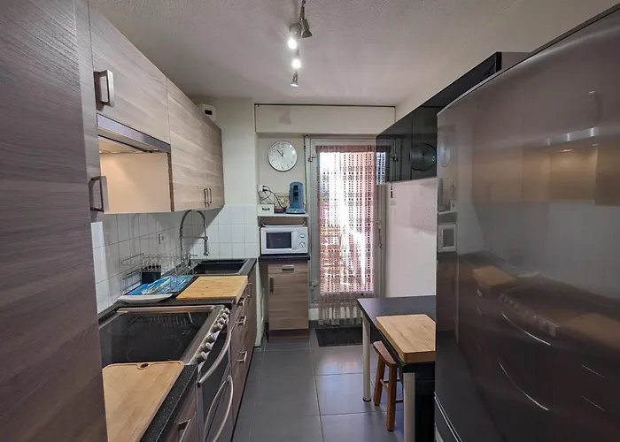 - D'automne: Agreable T3 Pour 4 Avec Balcon, Parking Et Proche - Fr-1-420-30 * Arcachon