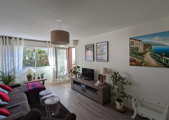 - D'automne: Agreable T3 Pour 4 Avec Balcon, Parking Et Proche - Fr-1-420-30 Arcachon