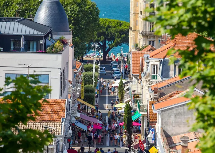 - D'automne: Agreable T3 Pour 4 Avec Balcon, Parking Et Proche - Fr-1-420-30 דירה