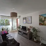 - D'automne: Agreable T3 Pour 4 Avec Balcon, Parking Et Proche - Fr-1-420-30 Arcachon