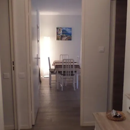 - D'automne: Agreable T3 Pour 4 Avec Balcon, Parking Et Proche - Fr-1-420-30 *