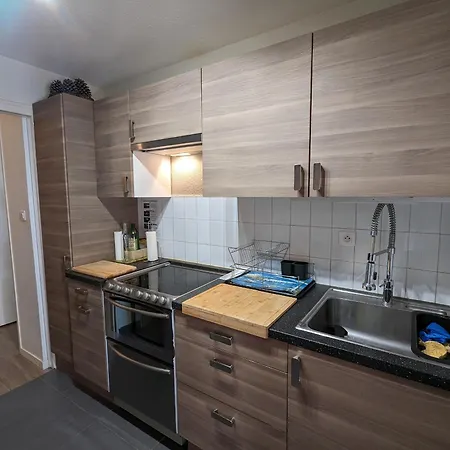 - D'automne: Agreable T3 Pour 4 Avec Balcon, Parking Et Proche - Fr-1-420-30 Arcachon