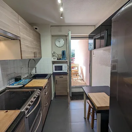 - D'automne: Agreable T3 Pour 4 Avec Balcon, Parking Et Proche - Fr-1-420-30 Lägenhet