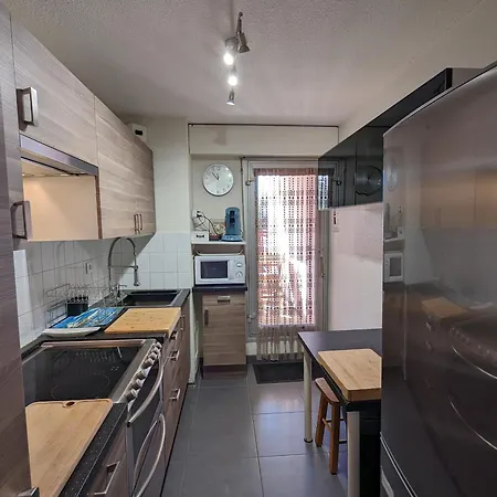 - D'automne: Agreable T3 Pour 4 Avec Balcon, Parking Et Proche - Fr-1-420-30 * Arcachon