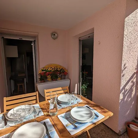 - D'automne: Agreable T3 Pour 4 Avec Balcon, Parking Et Proche - Fr-1-420-30 Lägenhet Arcachon