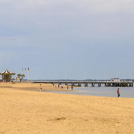 - D'automne: Agreable T3 Pour 4 Avec Balcon, Parking Et Proche - Fr-1-420-30 * Arcachon